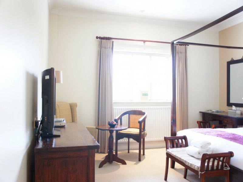 Asperion Hillside Hotel جيلدفورد المظهر الخارجي الصورة